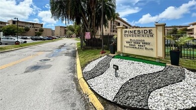 Building Photo - 8889 Fontainebleau Blvd