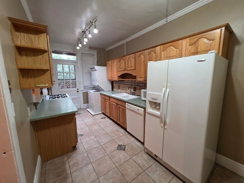 Building Photo - 600 W Olney Rd