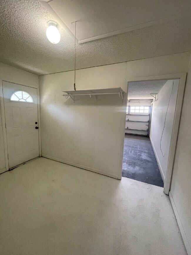 Building Photo - 3/2 Pool Home in St. Cloud, Florida