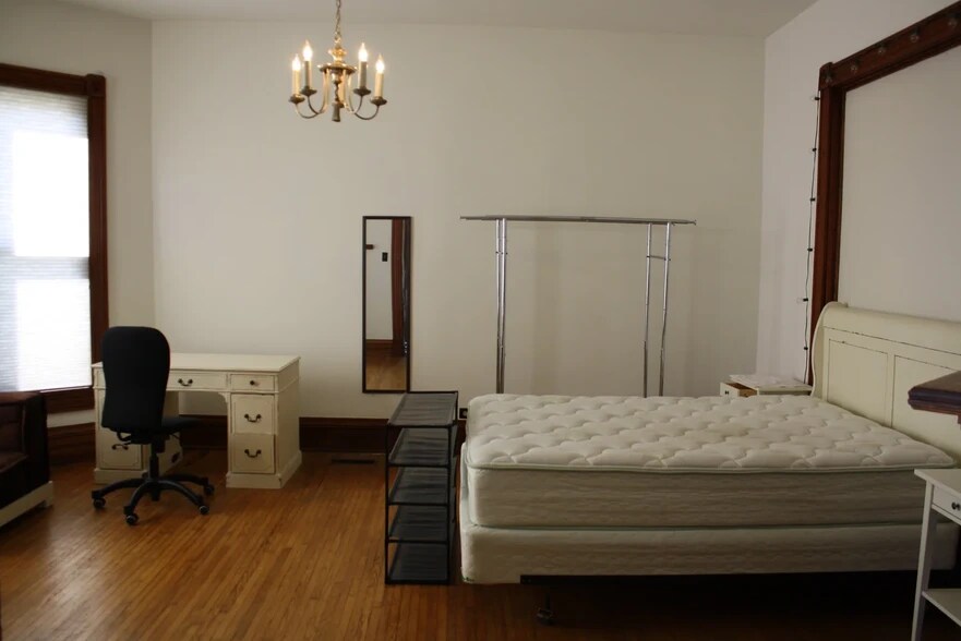 Building Photo - 532 S Walnut St