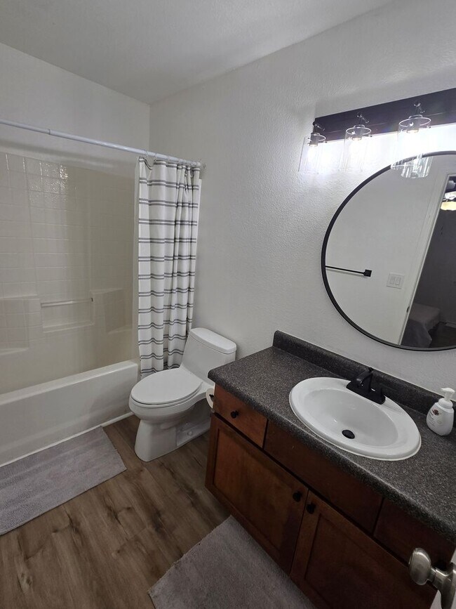 Building Photo - West-Flagstaff Condo in the Arbors - 2 Bed, 2 Bath - Students OK! 1 Sm. Pet OK! Avail. July 10th!!