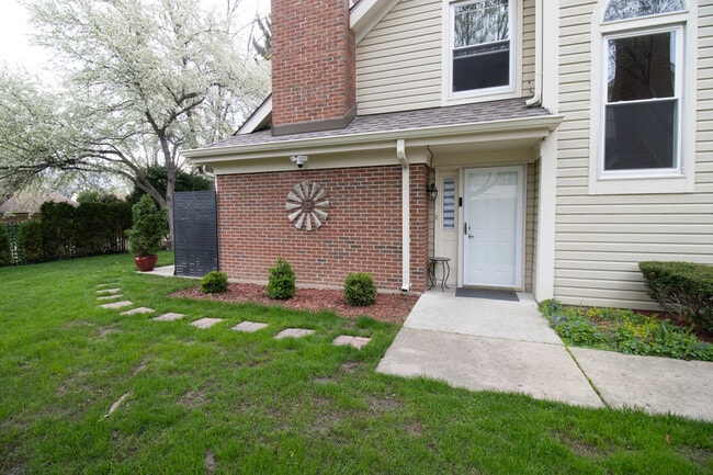 Building Photo - 1843 W White Oak St