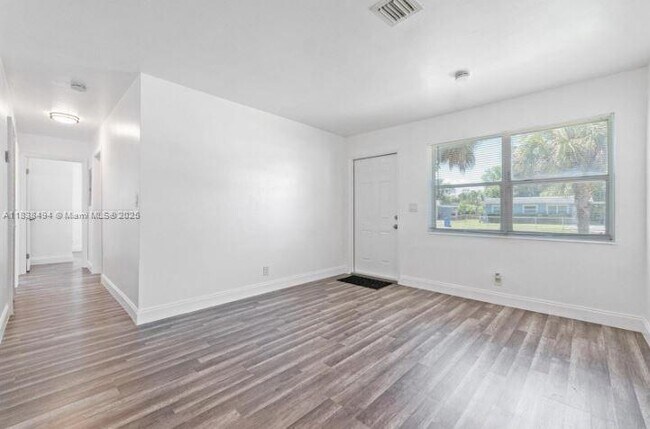 Building Photo - 1040 NW 23rd Terrace