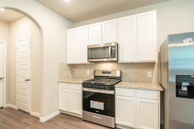 Building Photo - 2413 Tavo Trails Dr