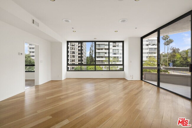 Building Photo - 10430 Wilshire Blvd