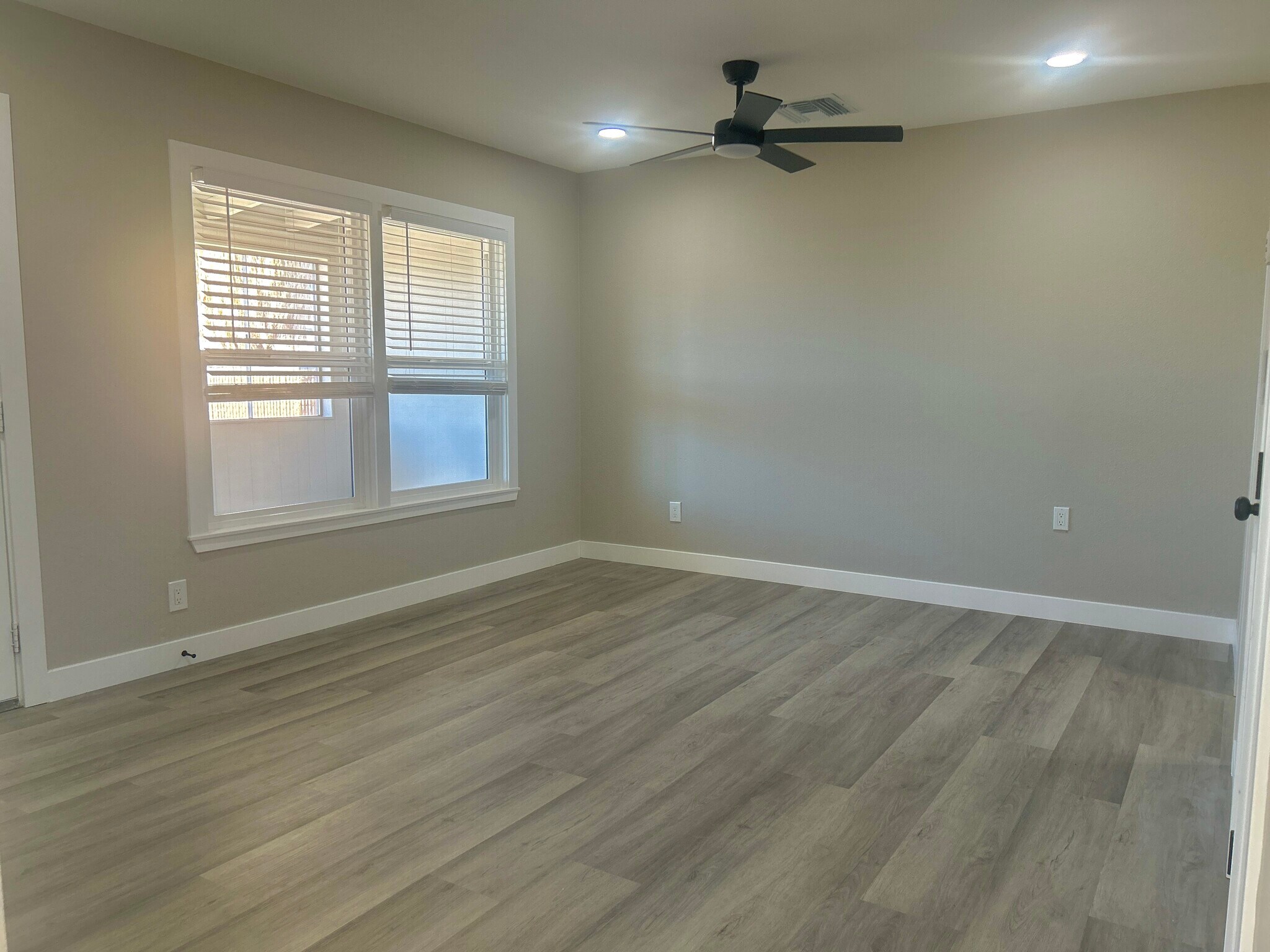 Building Photo - 73876 Sunnyslope Dr