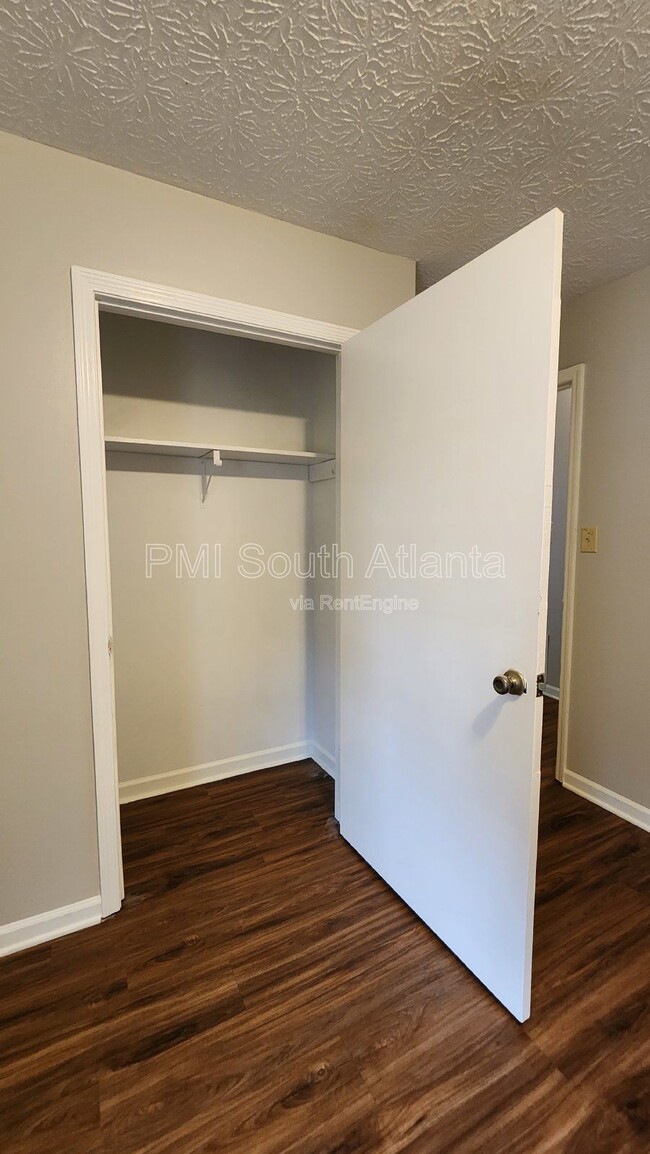 Building Photo - 634 Morton Ct