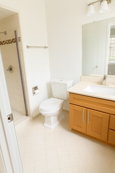 Building Photo - 2610 Walnut Blvd