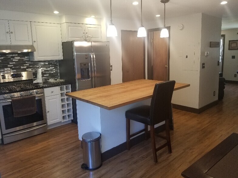 Building Photo - 3107 Riverside Dr