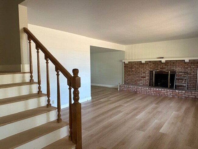 Building Photo - Nice 2-Story Single Family Home With Offic...