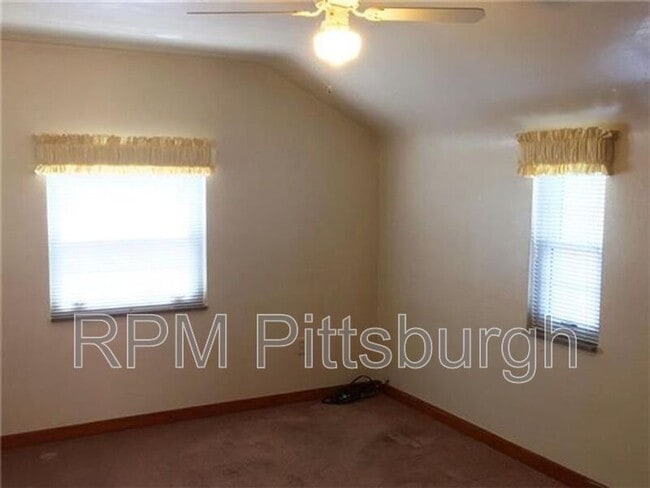 Building Photo - 2108 Lucina Ave