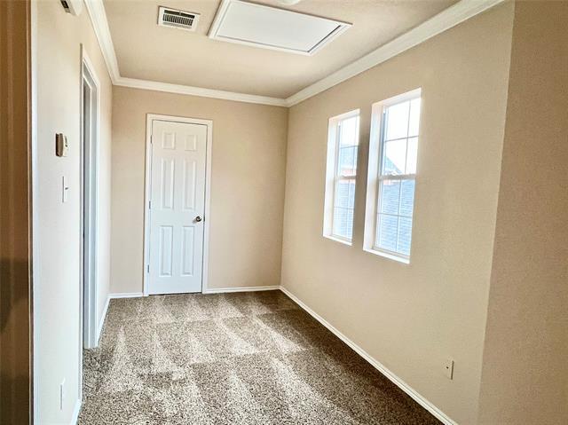 Building Photo - 2639 Blackstone Dr