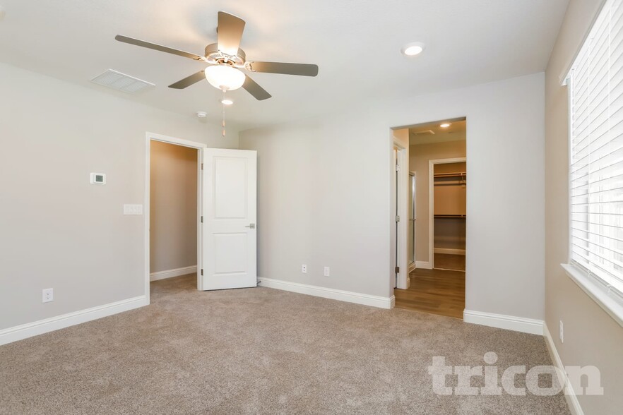 Building Photo - 1139 Victorian St