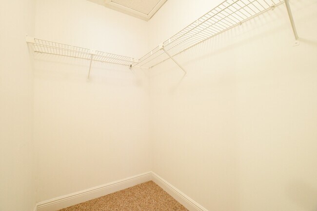 Building Photo - Welcome Home! Bright 2 Bed/2 Bath Condo in...