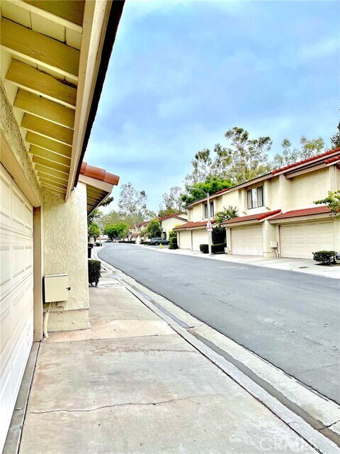 Building Photo - 809 Creekside Dr