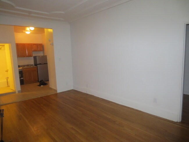 Building Photo - 328 E 55th St