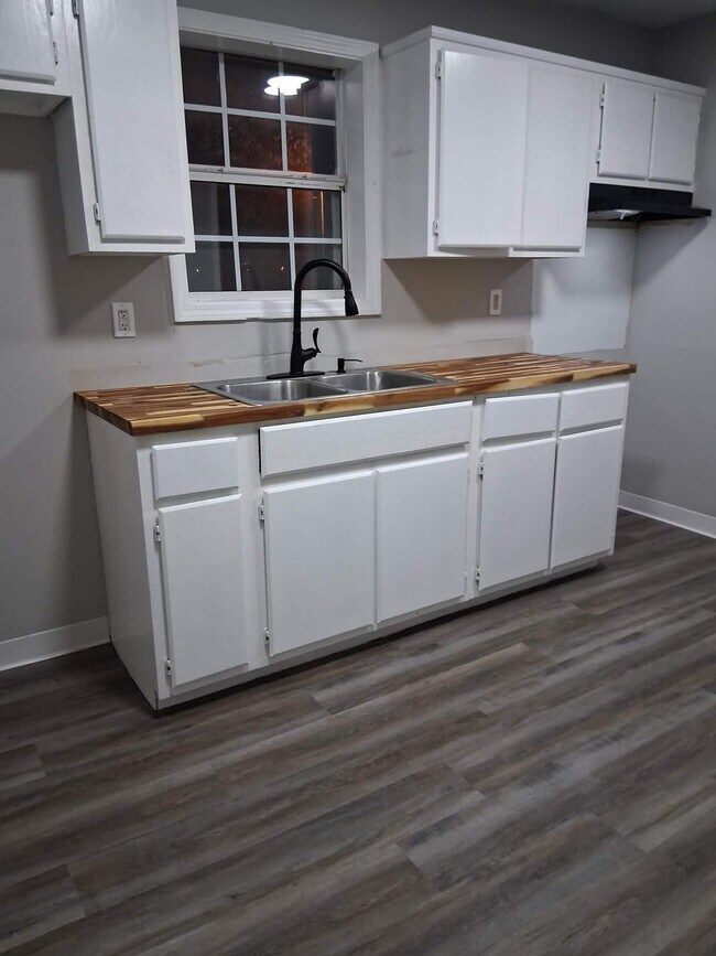 Building Photo - 1254 Fairground Rd