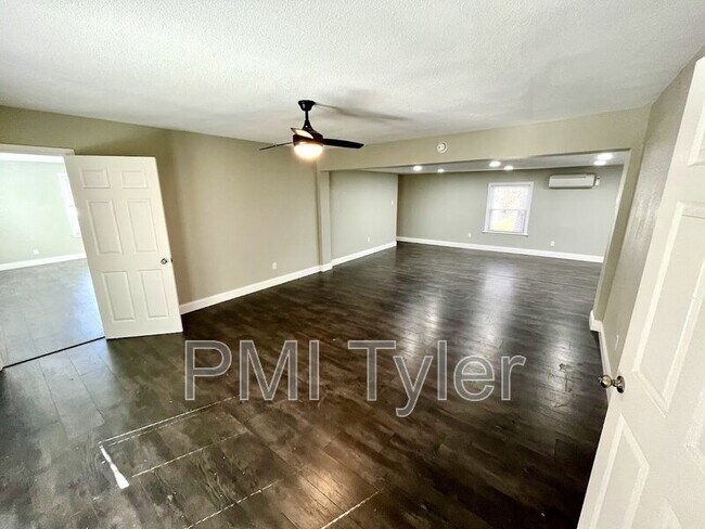 Building Photo - 223 Sunray St