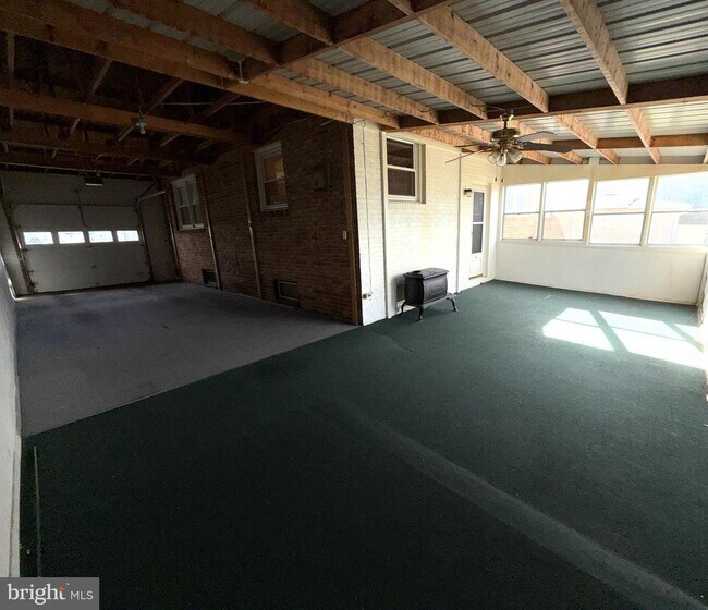 Building Photo - 309 Cheryl Ave