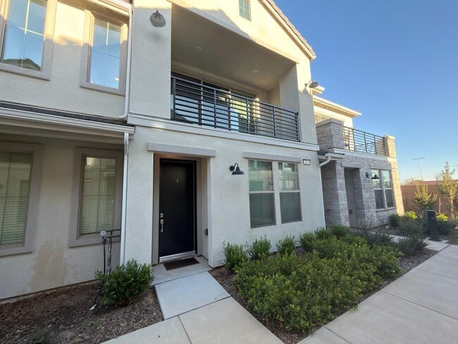 Building Photo - 2826 E Teaberry Dr