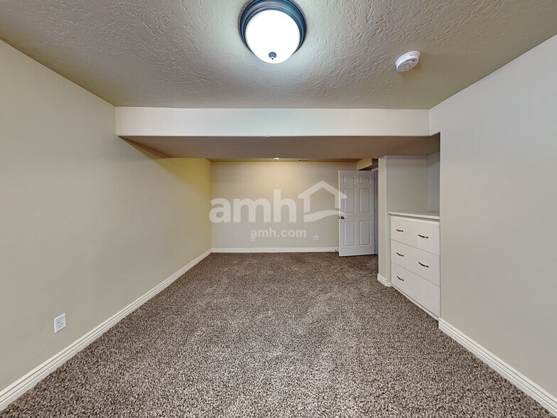 Building Photo - 1245 E 640 S