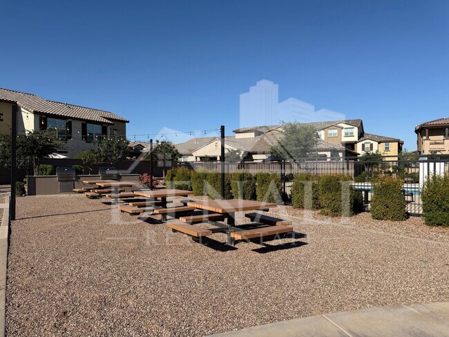Building Photo - 1255 N Arizona Ave