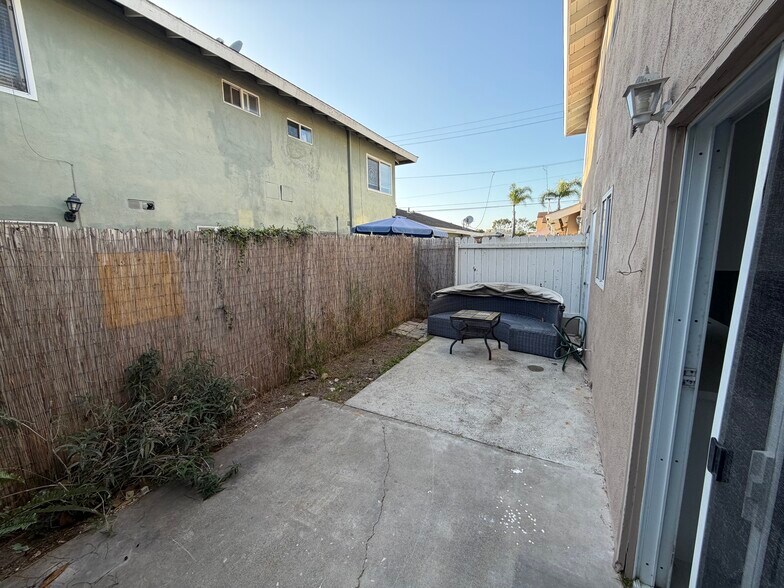 Building Photo - 728 Clay Ave