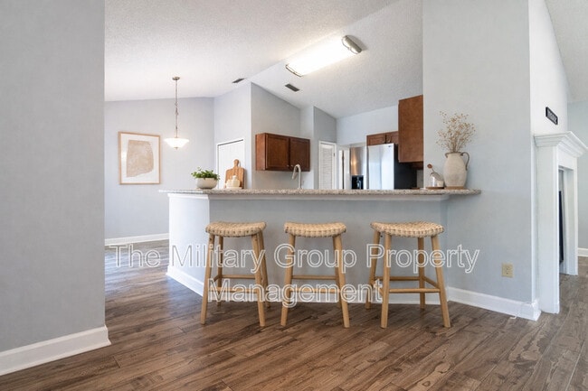 Building Photo - 341 Dijon Dr S