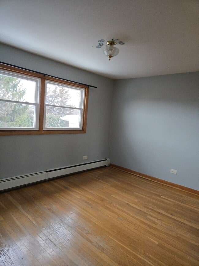 Building Photo - 6146 N Melvina Ave