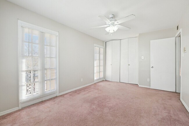 Building Photo - 4001 Georgetown Dr
