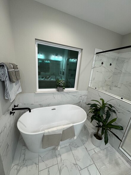 Master bedroom restroom - 3208 Bostic St