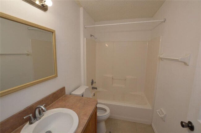 Building Photo - 18 Pittwick Ln