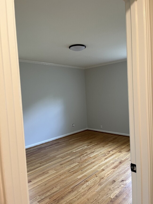 Building Photo - 810 Davis Dr