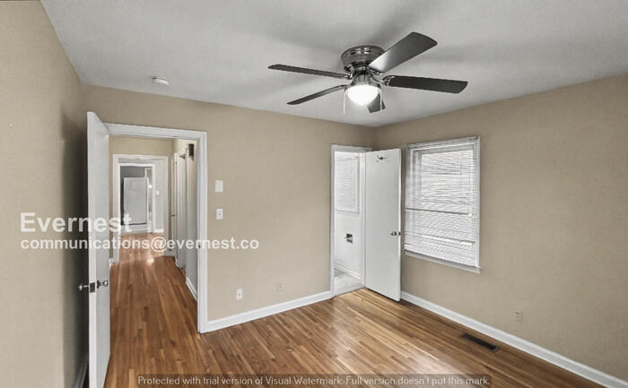 Building Photo - 906 McHann Dr