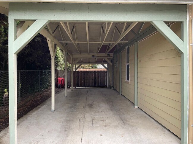 Building Photo - 325 Santa Clara Ave