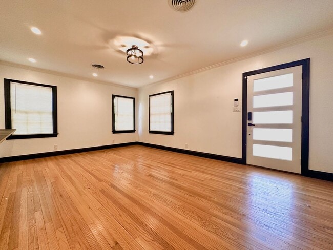 Building Photo - Cherrywood 3x2 + Detached Studio/At-Home Office