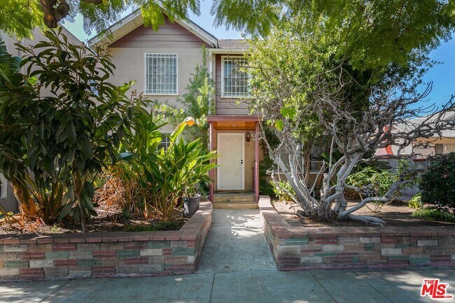 Building Photo - 921 N Spaulding Ave