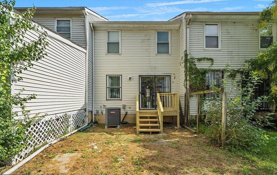 Back - 1212 Valley St