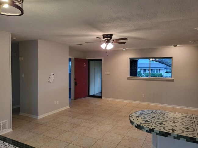 Building Photo - 1713 Chip-N-Dale Dr