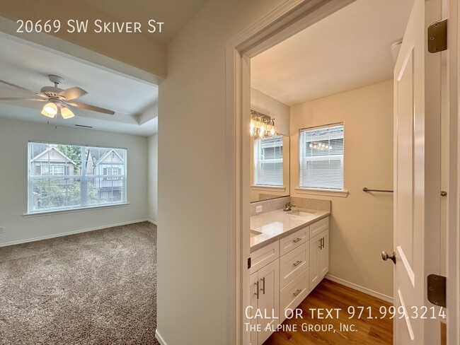 Building Photo - 20669 SW Skiver St
