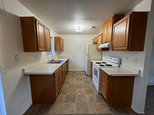 Building Photo - 1039 W Lincoln Ave