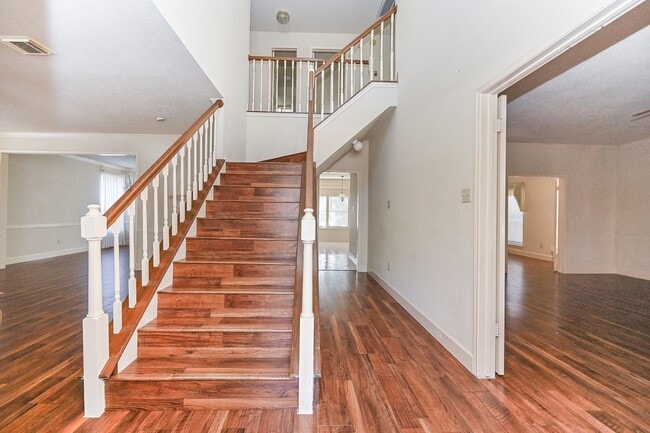 Building Photo - 9731 New Kent Dr