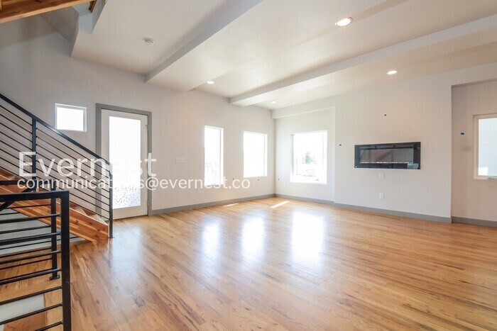 Building Photo - 1237 Tennyson St