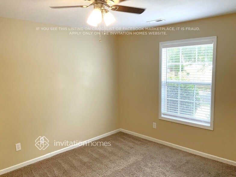Building Photo - 2718 Meadow Knoll Dr