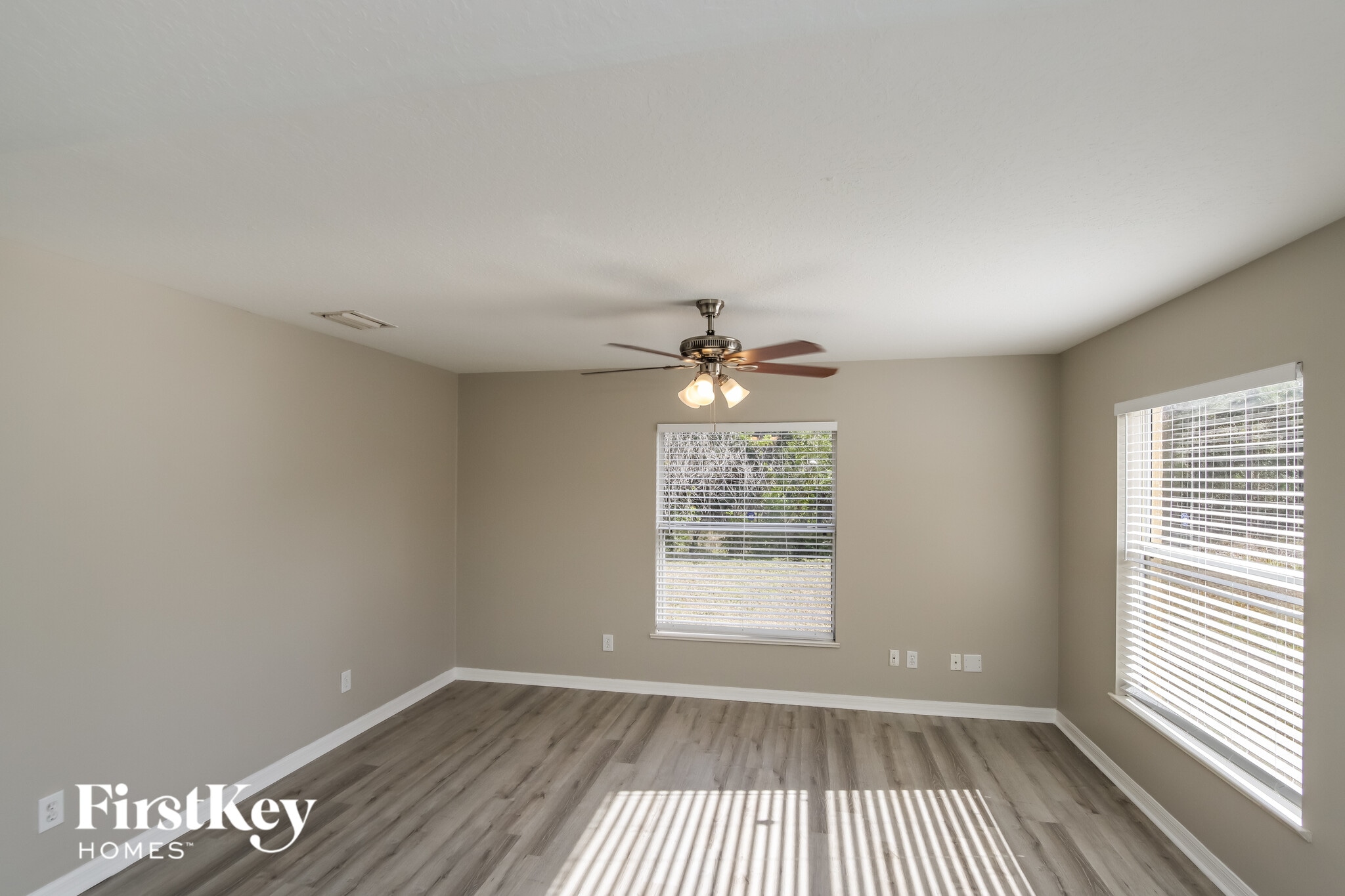 Building Photo - 606 Reading St SE