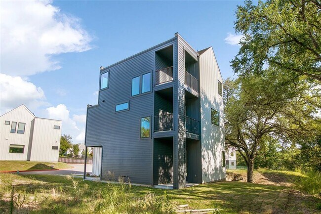 Building Photo - 3807 E 51st St