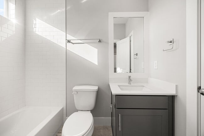 Building Photo - 622 Janisch Rd