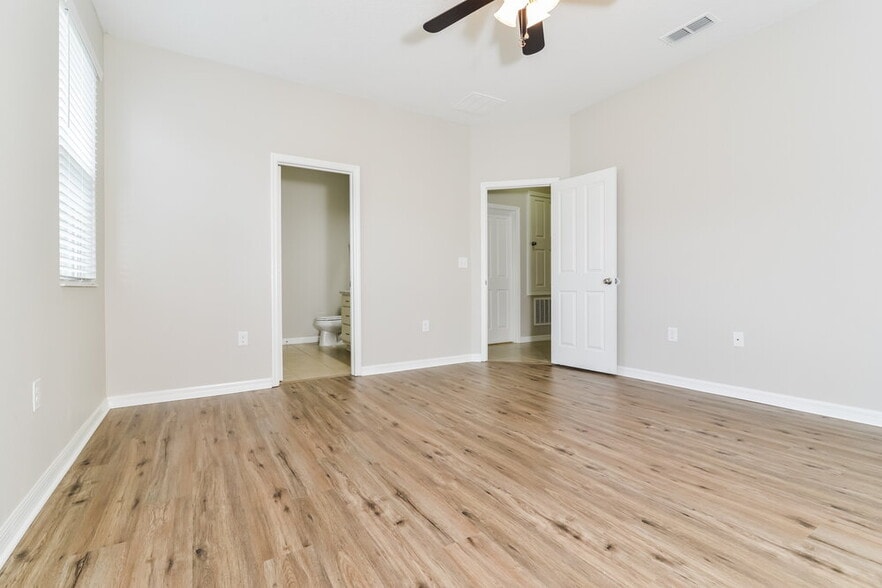 Building Photo - 3231 Bayou Ln