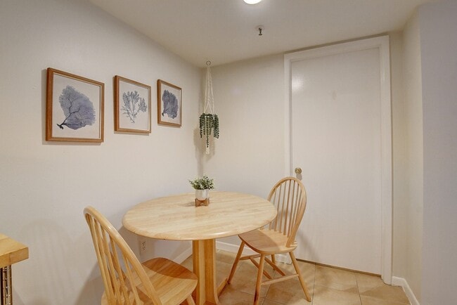 Building Photo - 950 Lavers Cir