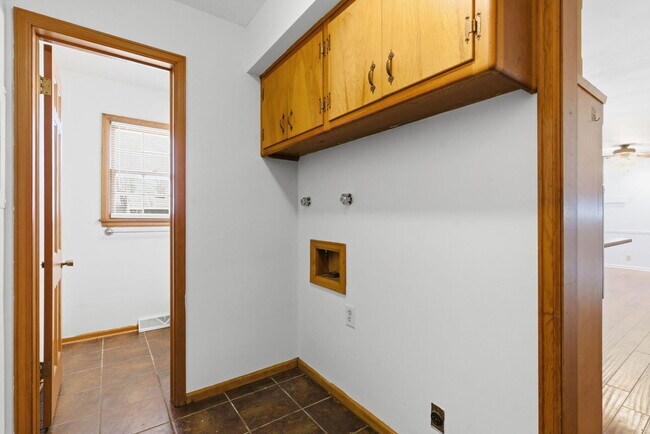 Building Photo - 2308 S Hampton Ave